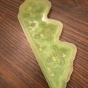 Marvelous Molds Fleur De Lis Mold for Fondant Cake Decorating